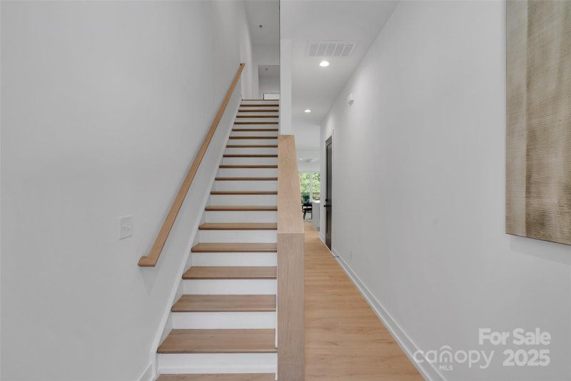 Property image 4 of 5615 Lantana Avenue in Oakhurst, Charlotte, NC 28212