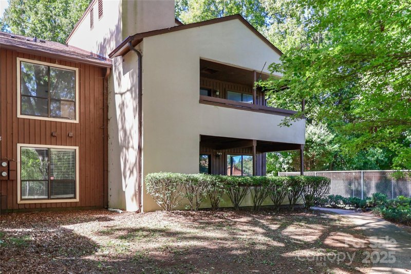 Property image 3 of 5719 Dockside Drive in Brandywine, Charlotte, NC 28227