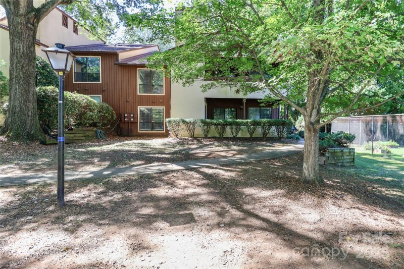 Property image 5 of 5719 Dockside Drive in Brandywine, Charlotte, NC 28227