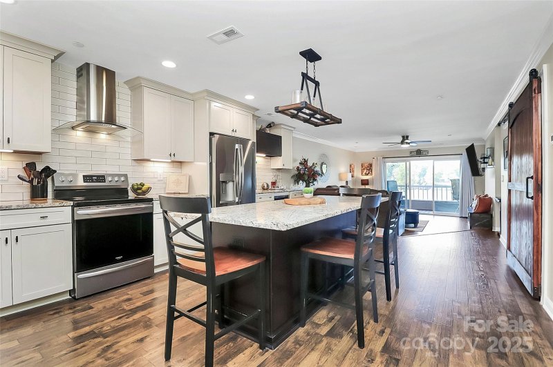 Property image 3 of 9817 Emerald Point Drive in Emerald Point, Charlotte, NC 28278