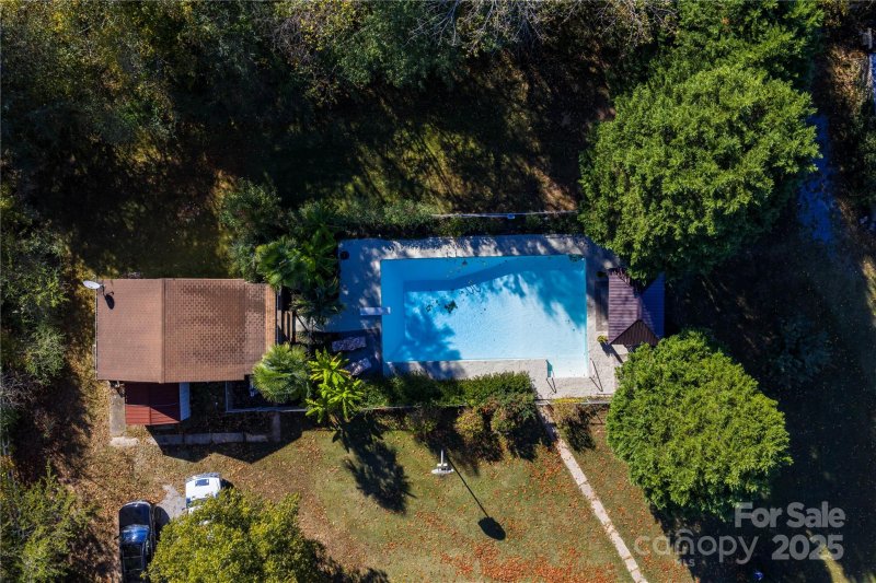 Clover Estates, Clover Community