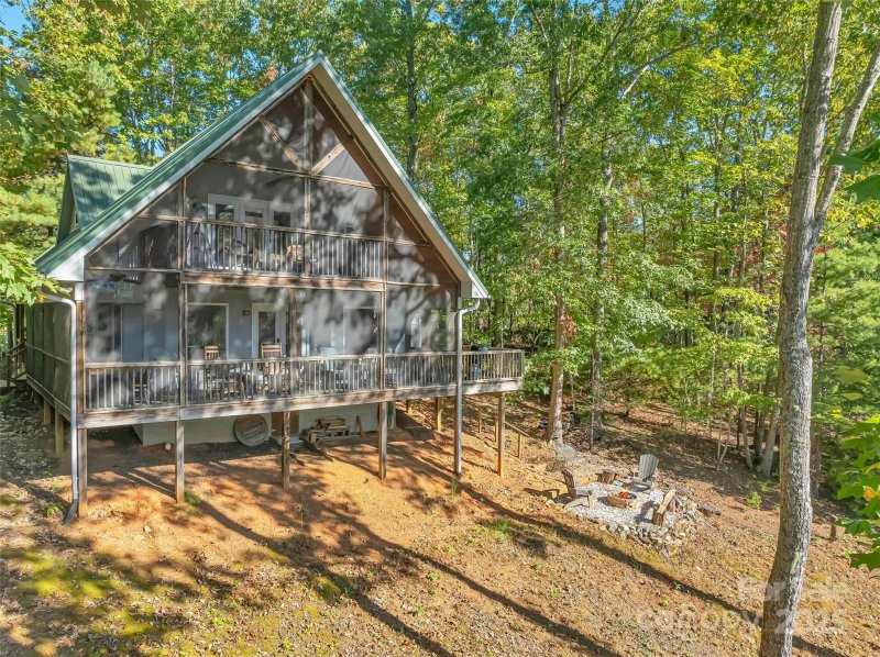 Property image 2 of 387 Wesley Lane in Piney Mountain, Saluda, NC 28773