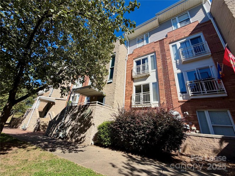 Property image 2 of 519 Donatello Avenue in The Arts District, Charlotte, NC 28205