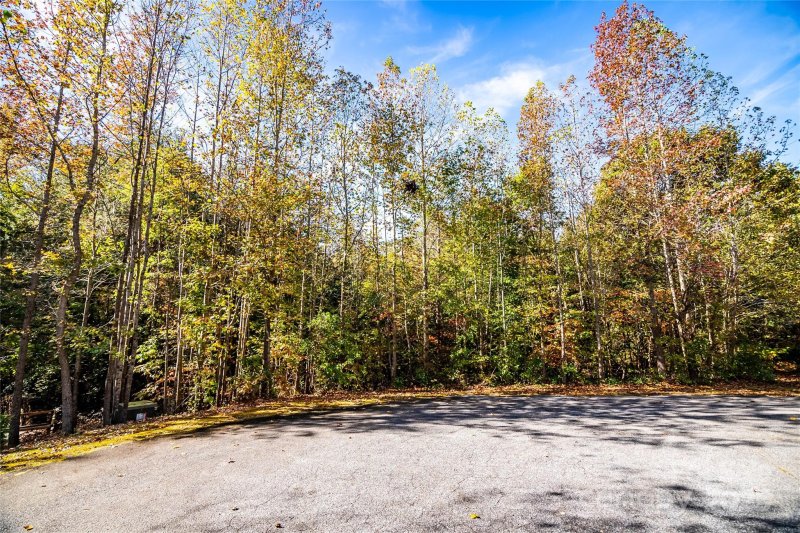 Property image 5 of 69 Seminole Drive in Creekside Village, Maiden, NC 28650