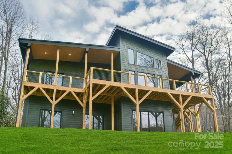 Property image 3 of 80 Sharon Road in Greenwood Estates, Fairview, NC 28730