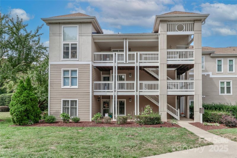 Property image 2 of 18563 Vineyard Point Lane in Vineyard Point, Cornelius, NC 28031