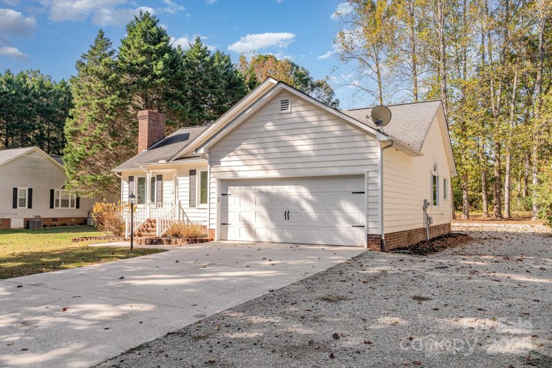 Property image 3 of 1700 Azalea Avenue in Shady Brook, Kannapolis, NC 28081