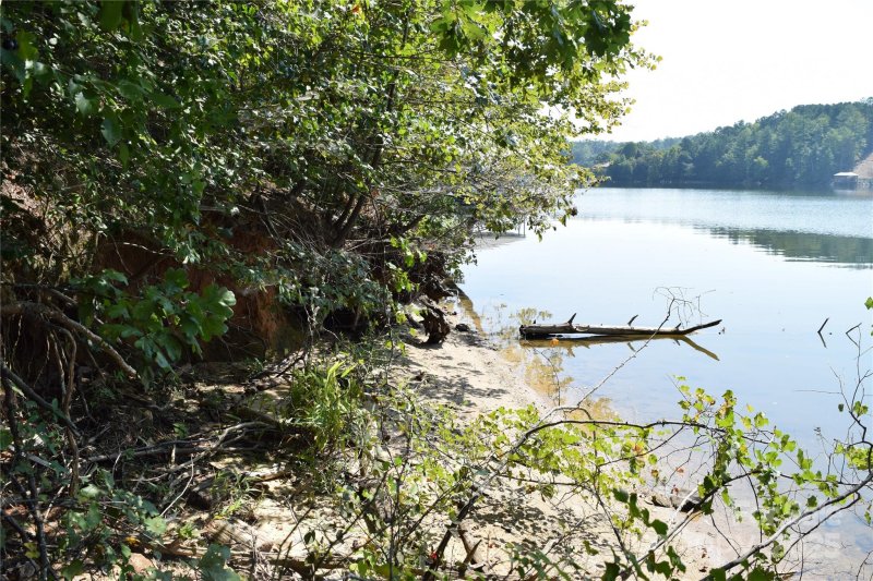 Property image 3 of 5070 E Harbor View Drive in Anchors Landing, Granite Falls, NC 28630