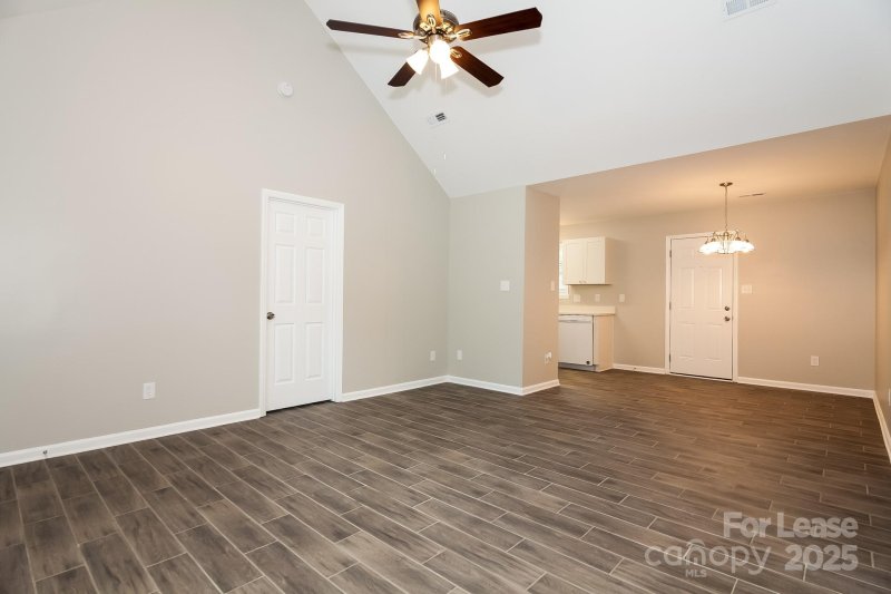 Property image 3 of 125 Weeping Willow Way in Hickory Creek, Gastonia, NC 28052