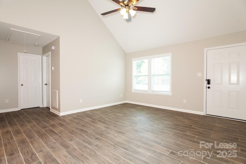 Property image 4 of 125 Weeping Willow Way in Hickory Creek, Gastonia, NC 28052