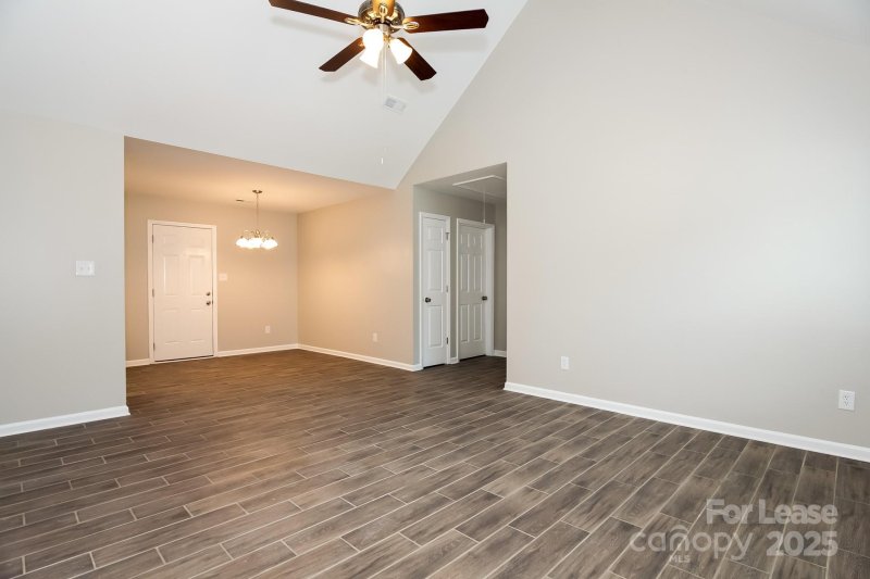 Property image 5 of 125 Weeping Willow Way in Hickory Creek, Gastonia, NC 28052