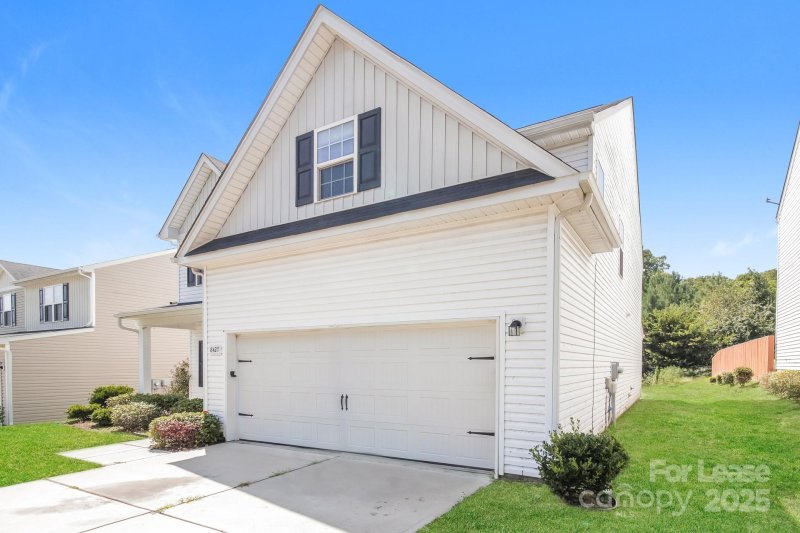 Property image 5 of 8427 Paw Valley Lane in Paw Creek Village, Charlotte, NC 28214