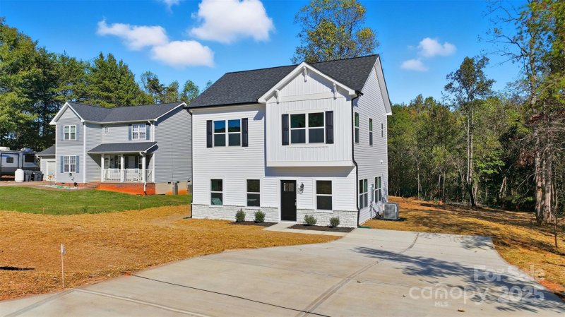 Property image 2 of 109 Titleist Drive in Augusta Greens, Statesville, NC 28677