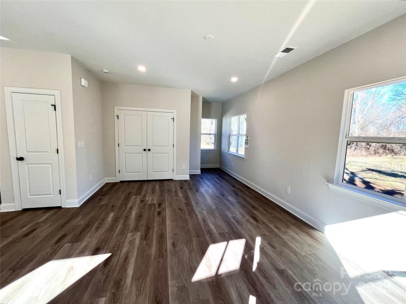 Property image 3 of 109 Titleist Drive in Augusta Greens, Statesville, NC 28677