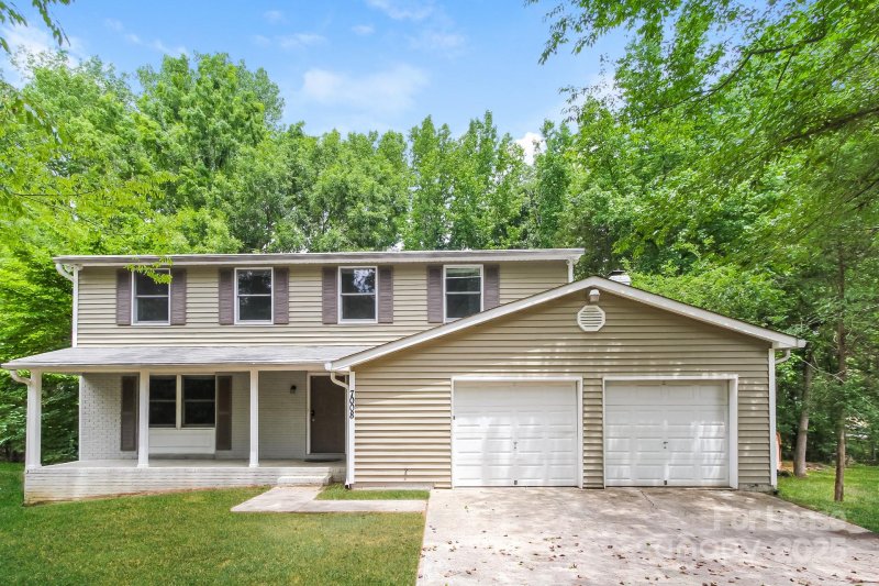 Property image 2 at 7008 Wannamaker Lane, Charlotte, NC 28226