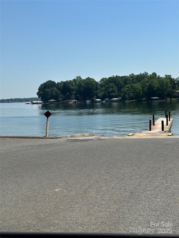 Property image 2 of 7464 Albemarle Drive in Covington at Lake Norman, Denver, NC 28037