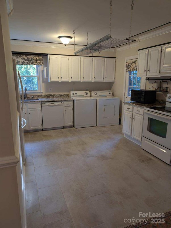 Property image 2 at 722 Rome Court, Charlotte, NC 28209