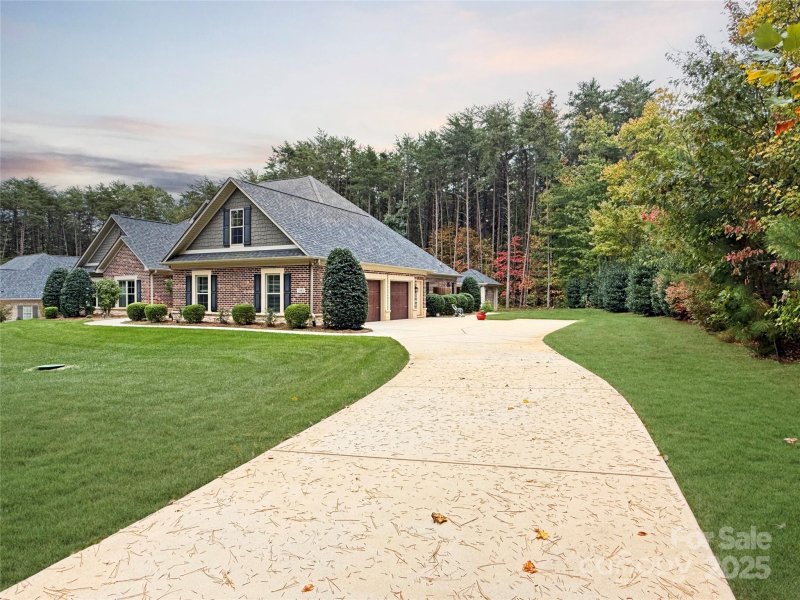 Property image 2 of 7393 Bay Cove Court in Pebble Bay, Denver, NC 28037