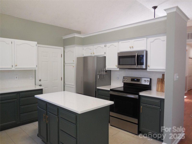 Property image 4 of 10631 Jardin Way in Bradfield Farms, Charlotte, NC 28215