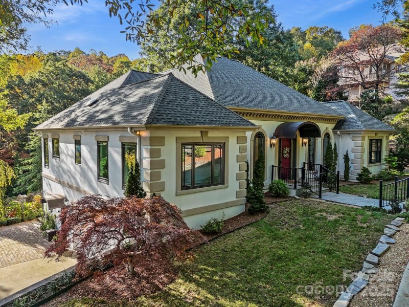 Property image 3 of 31 Ridge Drive in Wilson Farm, Hendersonville, NC 28739