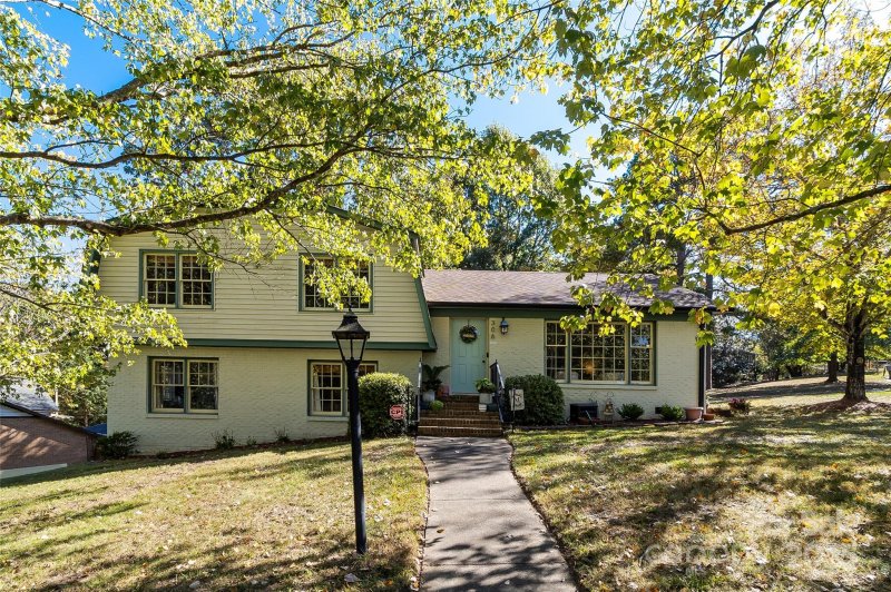 Property image 2 of 306 Kelford Lane in Heritage Woods East, Charlotte, NC 28270