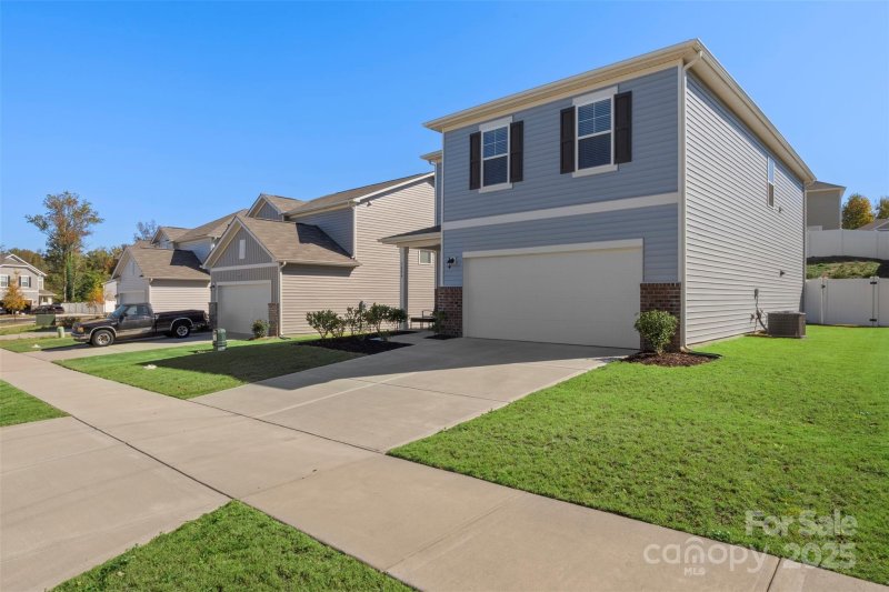 Property image 3 at 3004 Blueberry Patch Lane, Charlotte, NC 28208