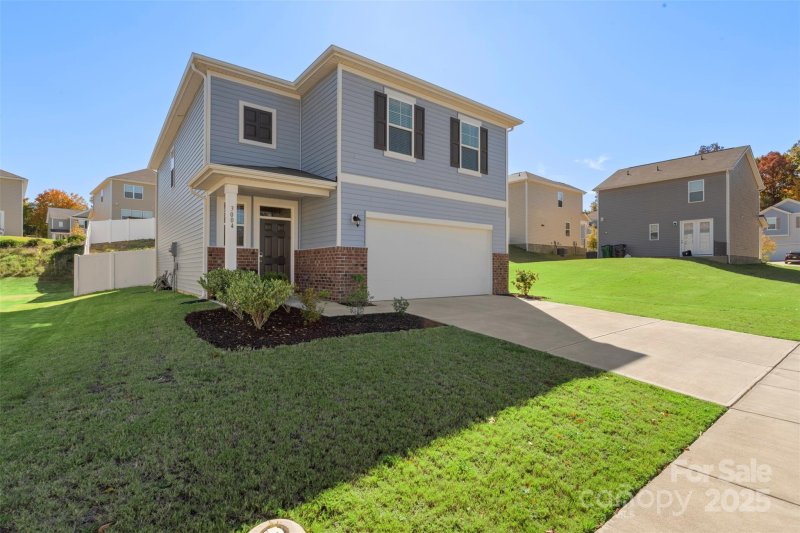 Property image 4 at 3004 Blueberry Patch Lane, Charlotte, NC 28208