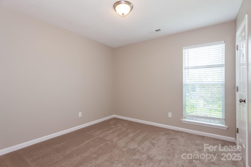 Property image 5 of 7911 Vermilion Drive in Ridgewood, Charlotte, NC 28215