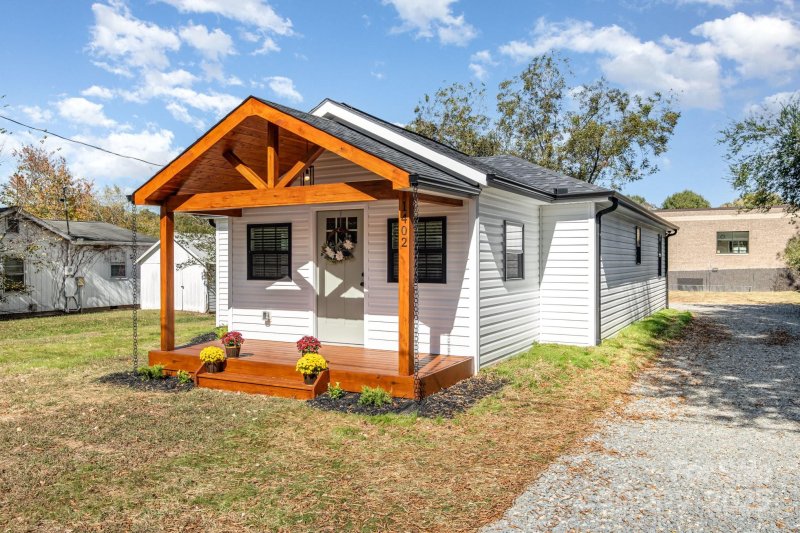 Property image 2 of 1402 Birch Street in Westover, Kannapolis, NC 28081