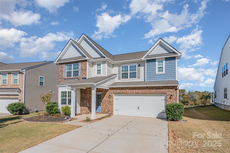 Property image 2 of 13422 Canterbury Castle Drive in Chateau, Charlotte, NC 28273