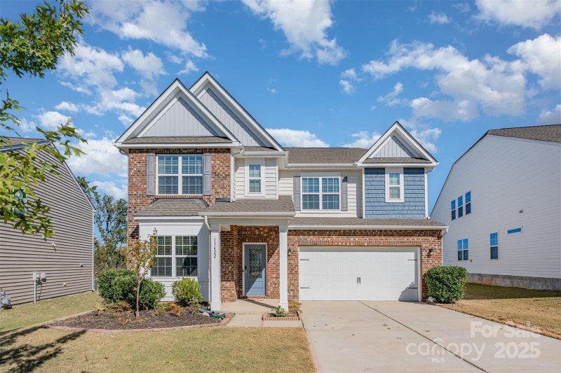 Property image 3 of 13422 Canterbury Castle Drive in Chateau, Charlotte, NC 28273
