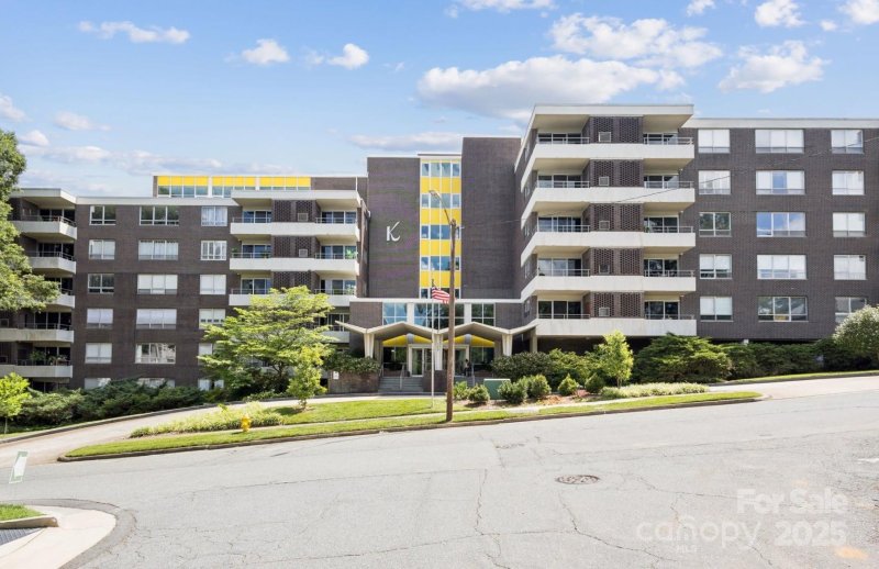 Property image 2 of 1300 Reece Road in The Kimberlee, Charlotte, NC 28209