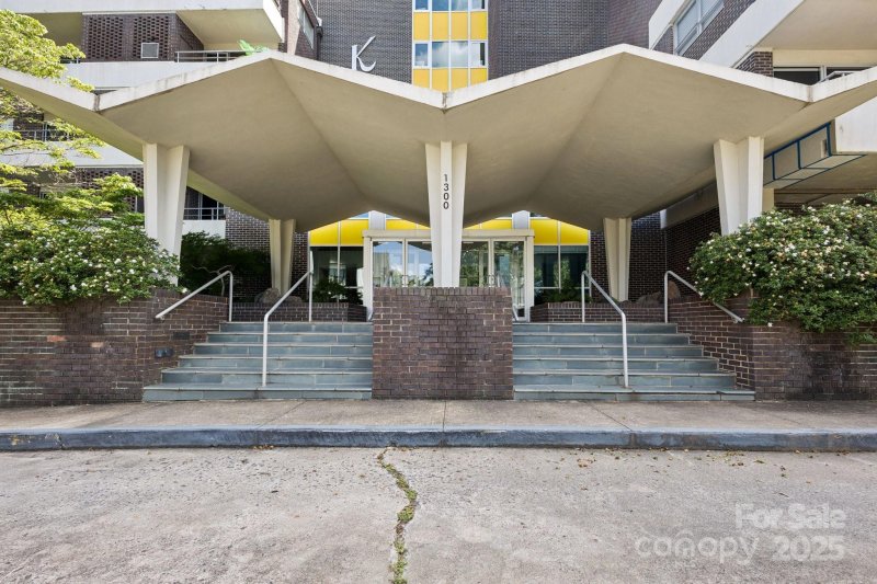 Property image 3 of 1300 Reece Road in The Kimberlee, Charlotte, NC 28209