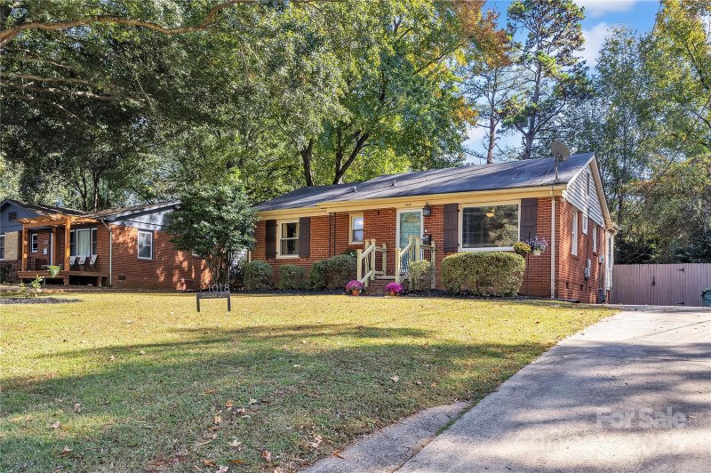 Property image 2 of 1018 Dudley Drive in Amity Gardens, Charlotte, NC 28205