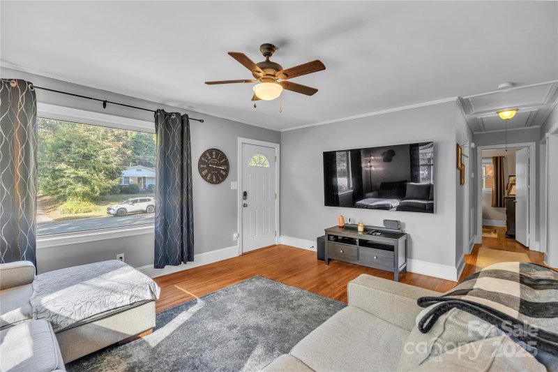 Property image 4 of 1018 Dudley Drive in Amity Gardens, Charlotte, NC 28205