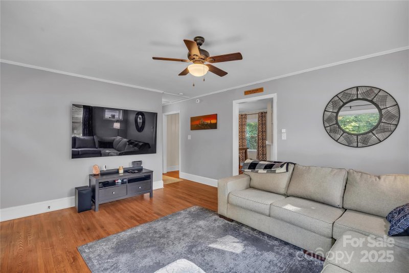 Property image 5 of 1018 Dudley Drive in Amity Gardens, Charlotte, NC 28205