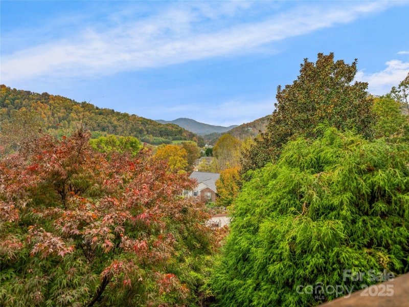 Property image 3 of 106 Thistle Tree Way in Seven Glens, Weaverville, NC 28787