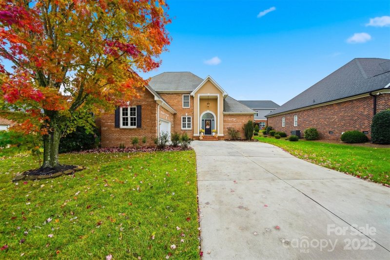 Property image 2 of 1710 30th Avenue Drive in Lawsons Creek, Hickory, NC 28601