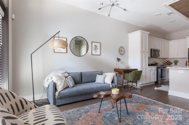 Property image 4 of 2401 Euclid Avenue in Dilworth South, Charlotte, NC 28203