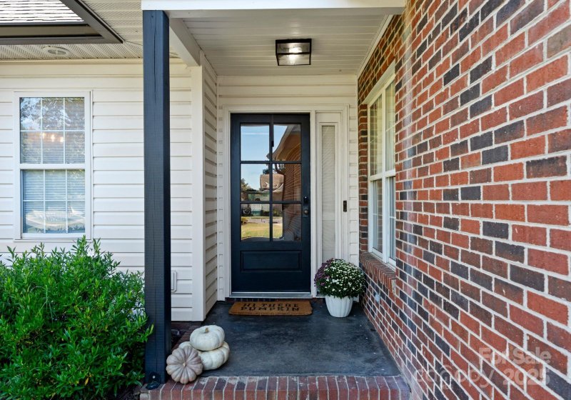 Property image 3 at 611 Emerson Drive, Mooresville, NC 28115