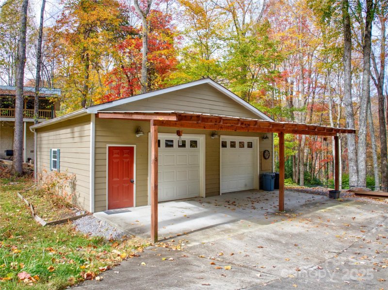 Property image 4 of 27 Maple Drive in Wild Acres, Maggie Valley, NC 28751