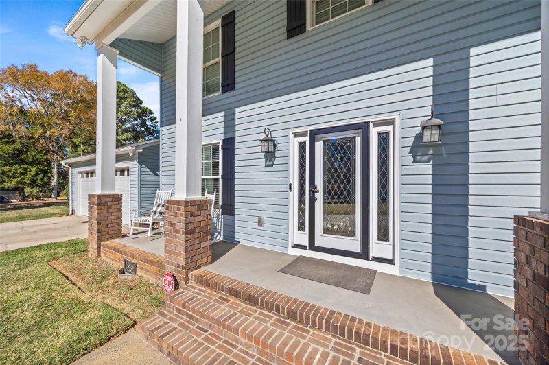 Property image 2 of 5380 Woodside Drive in River Pines, Rock Hill, SC 29732