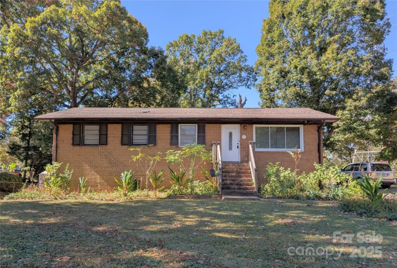 Property image 4 of 4618 Thornwood Road in Hidden Valley, Charlotte, NC 28213