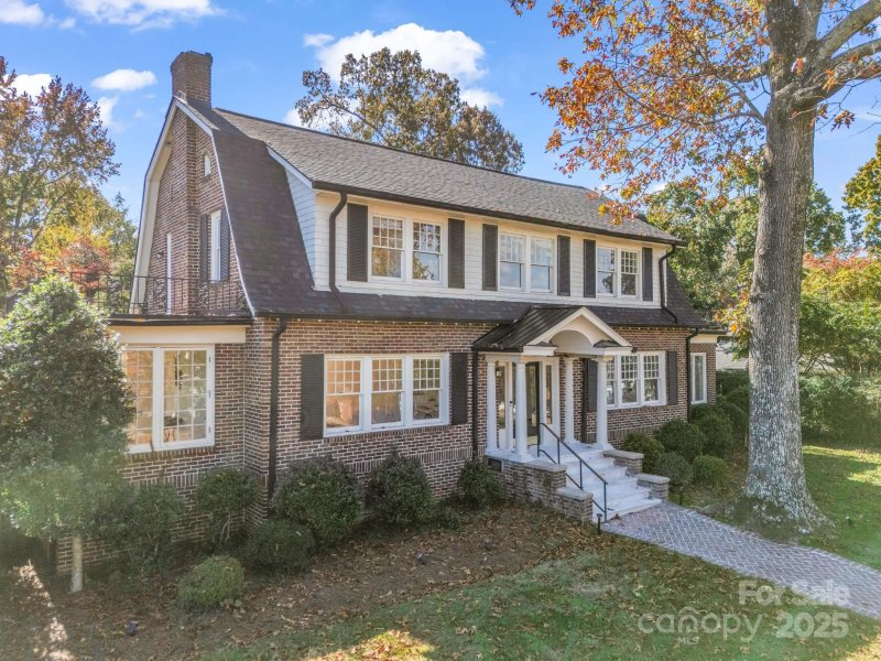 Property image 3 at 20 6th Avenue, Hickory, NC 28601