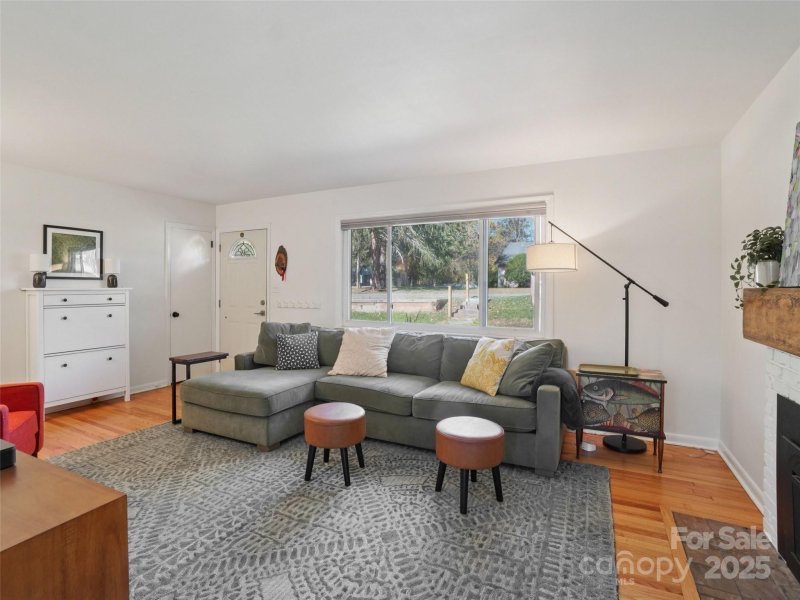 Property image 4 of 173 Governors View Road in Pinehurst Park, Asheville, NC 28805