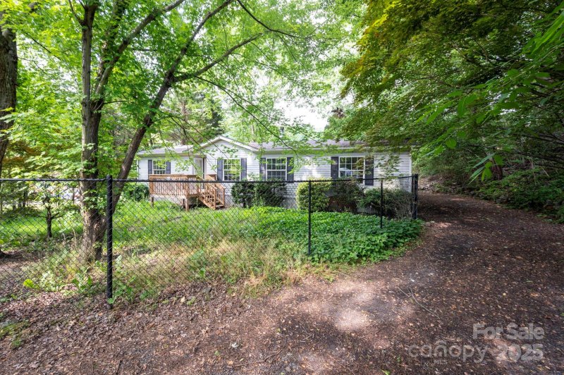 Property image 3 of 6 Wisteria Court in Briarcliff Crossing, Asheville, NC 28806