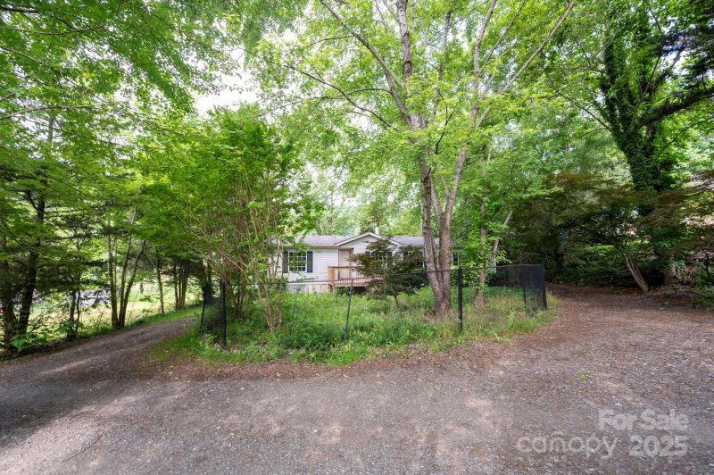 Property image 4 of 6 Wisteria Court in Briarcliff Crossing, Asheville, NC 28806