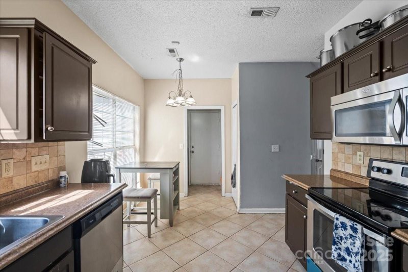 Property image 5 of 8927 Little Hampton Place in Cambridge, Charlotte, NC 28215