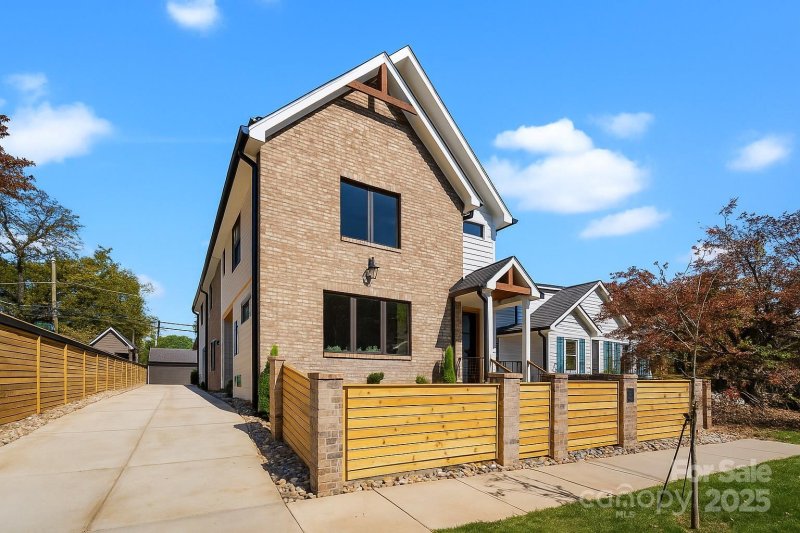 2117 Lombardy Circle