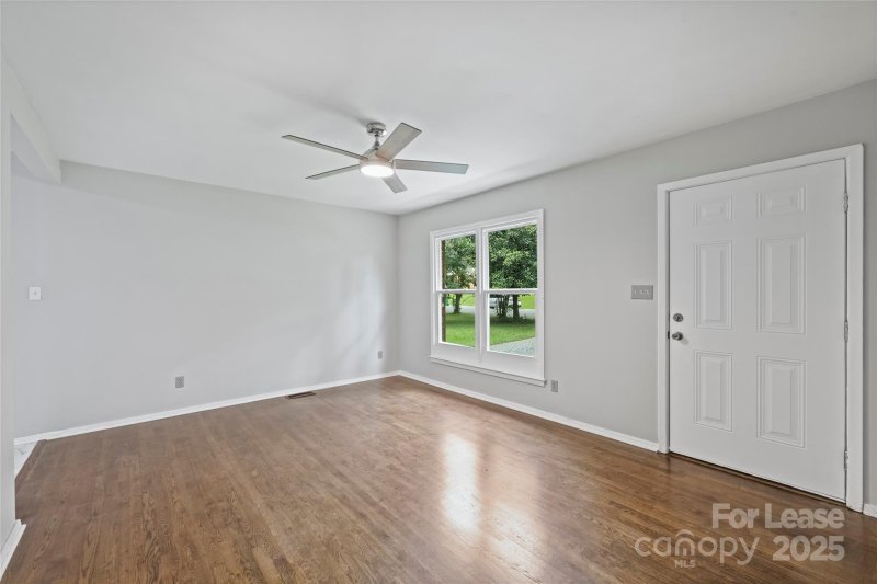 Property image 2 of 2840 Edsel Place in Windsor Park, Charlotte, NC 28205